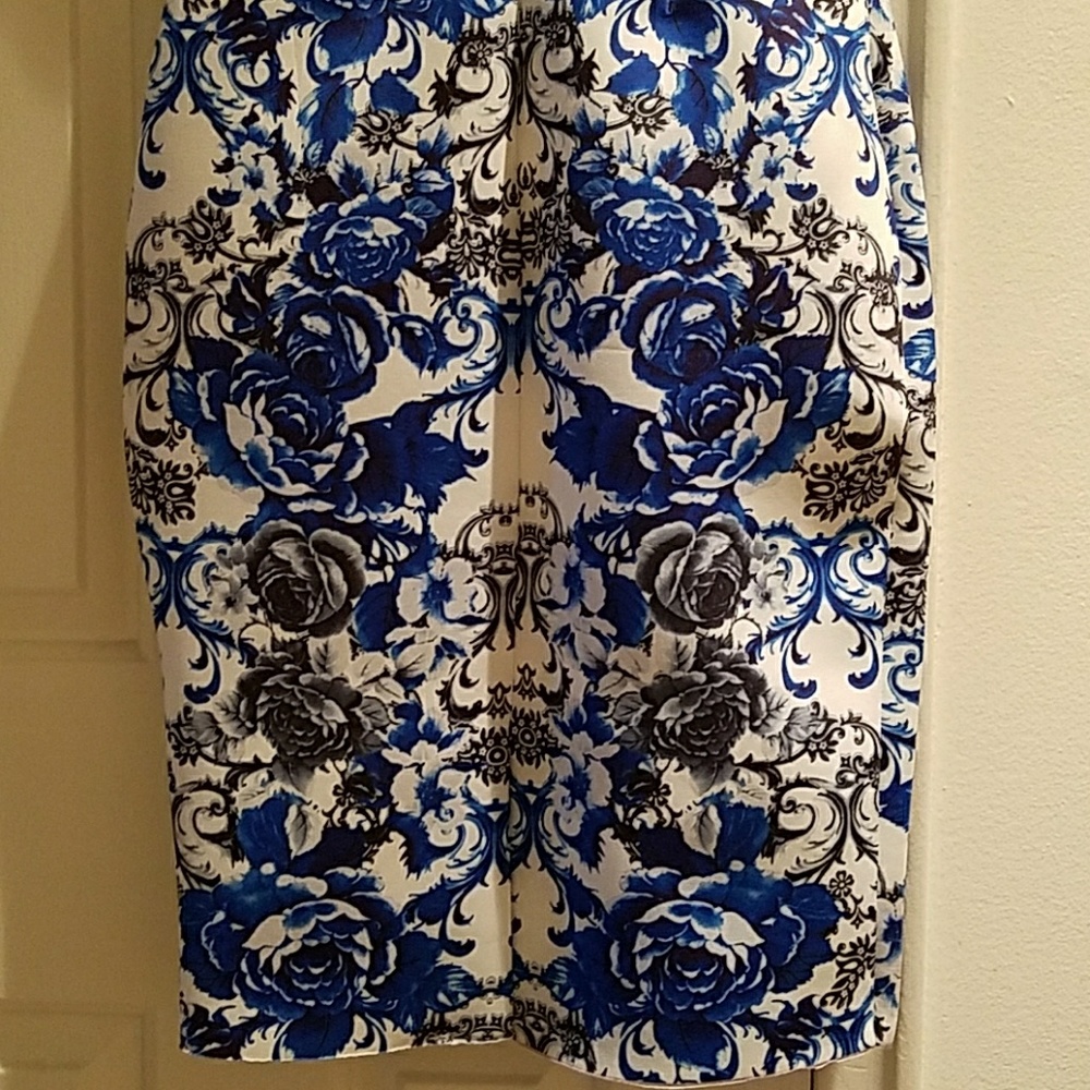 Dress - Picture 3 of 4